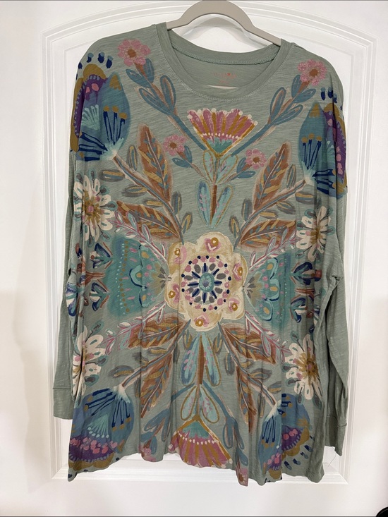 NATURAL LIFE Tops - NATURAL LIFE Sage Green Long Sleeve Floral Medallion Top